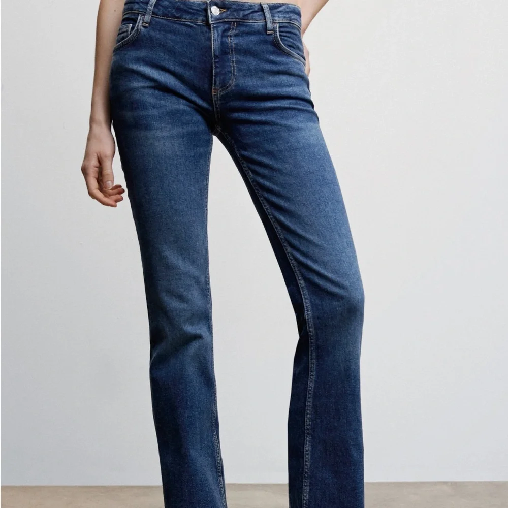Mango Low-rise flared blue jeans Straight Classic Style worn ONCE 😍